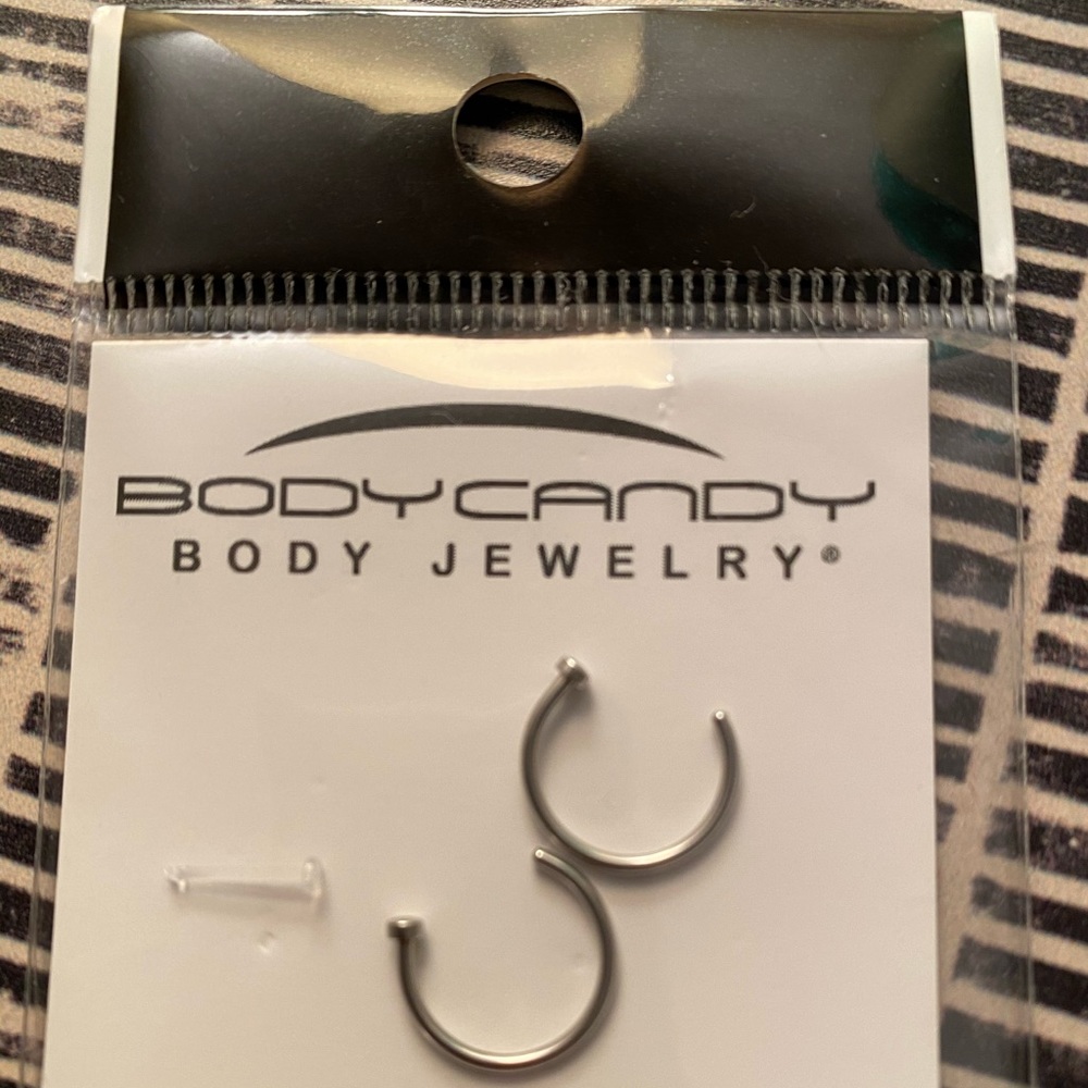 2 Nose piercing hoops and 1 clear retainer post